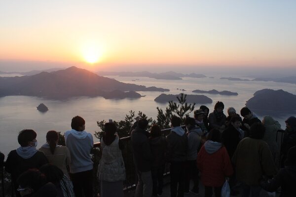 神峰山（かんのみねやま）からの初日の出風景