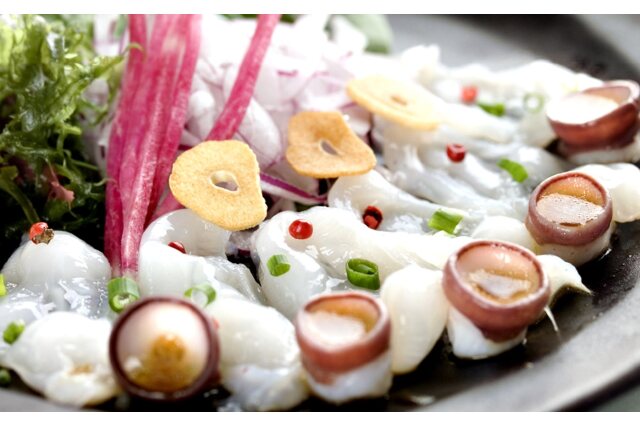 ふるさと納税 「刺身用タコ足 1足1kg＜網走加工＞ ABX002」 北海道網走