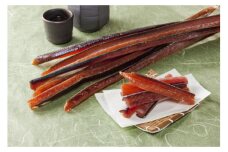 寒風干し秋鮭とば(300g×2袋)　こだわりの船上活締め秋鮭のサケトバ【北海道産】