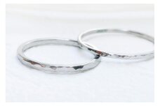 【プラチナ ペアリング】丸つち目 細＆厚リング（ハンドメイド）- ギフト包装付き -