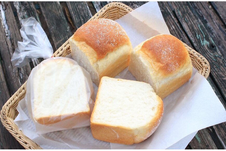 自家製天然酵母それぞれの味わいを楽しめる食パン食べ比べセットです。自家製天然酵母食パン食べ比べset