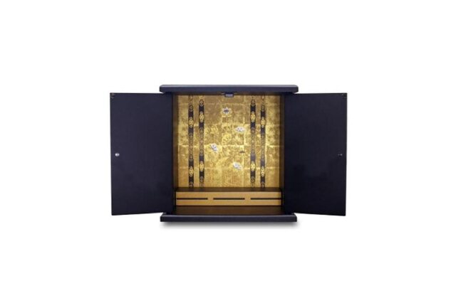 金色の花装飾付き黒木製仏壇 （塗位牌・三方金千倉 - 台座部が金の豪華 