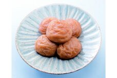 うす塩梅干し７５０ｇ〔化粧箱入り〕《紀州南高梅》