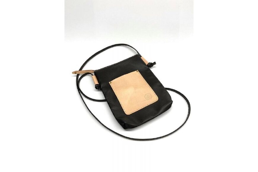 革工房いんのしま 牛革サコッシュ縦型【色:チョコ】