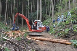 次代を担う人材を守り、育てる事業